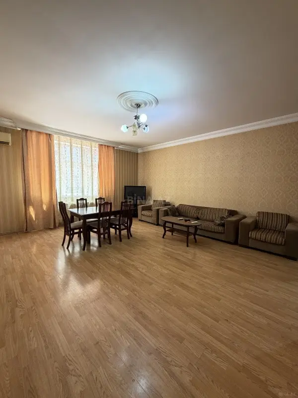 Kirayə verilir 2 otaqlı mənzil 110 m²