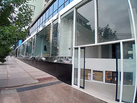 Kirayə verilir obyekt 2200 m² — Bakı 2200.00 m²