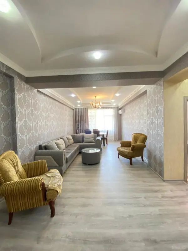 Kirayə verilir 3 otaqlı mənzil 130 m²