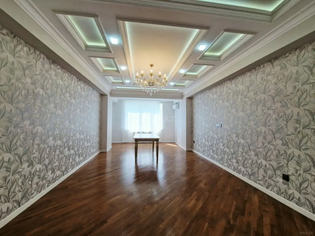 Satılır 4 otaqlı mənzil 143 m²