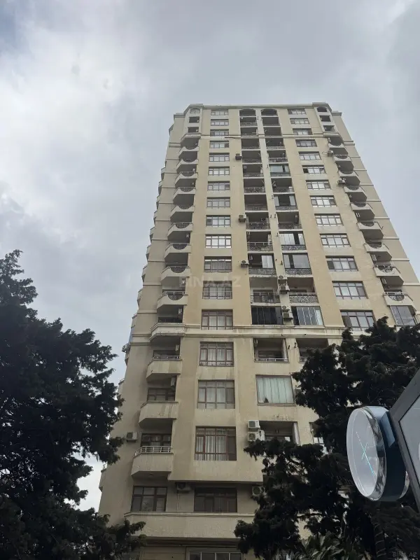 Satılır 3 otaqlı mənzil 117 m²