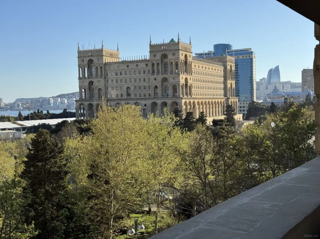 Satılır 4 otaqlı mənzil 120 m²