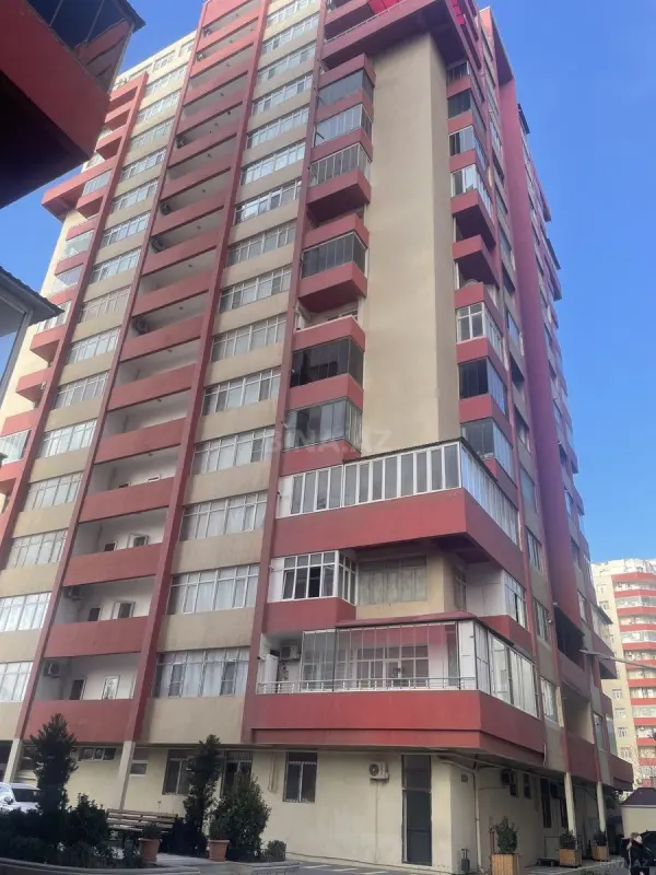 Satılır 4 otaqlı mənzil 147 m²