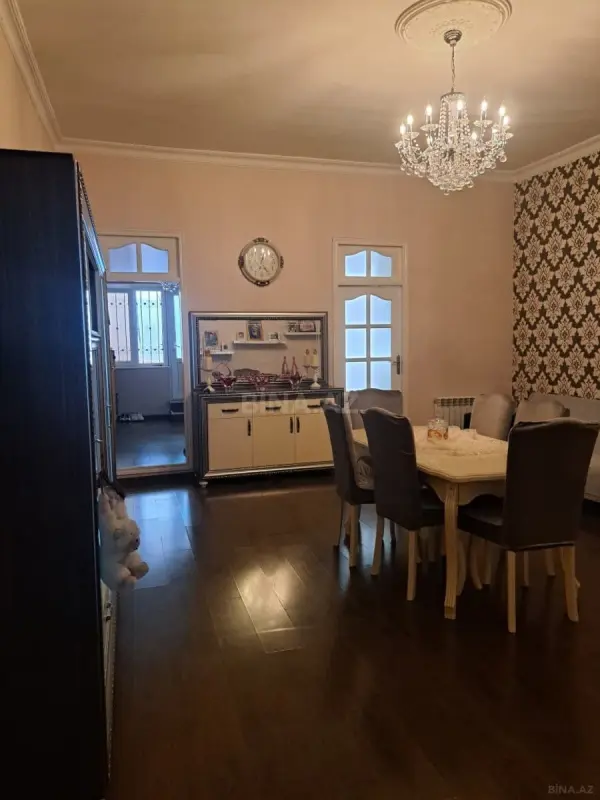 Satılır 5 otaqlı həyət evi 200 m²