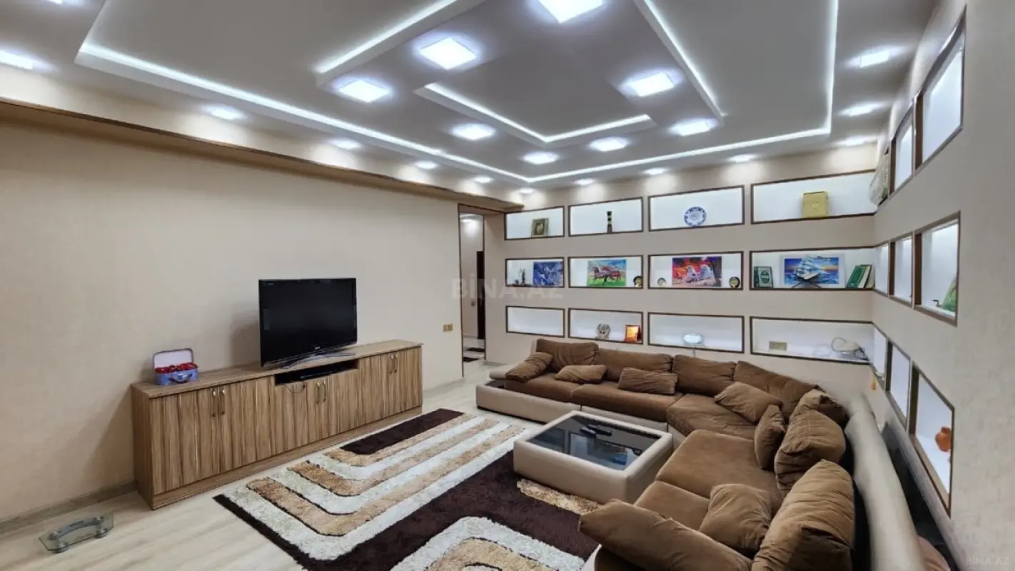 Satılır 3 otaqlı mənzil 122 m²
