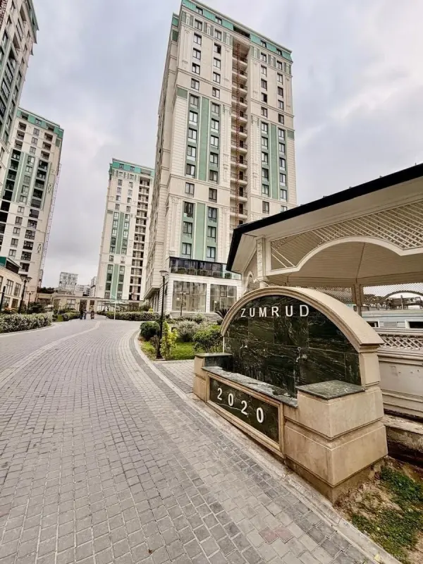 Satılır 4 otaqlı mənzil 179 m²