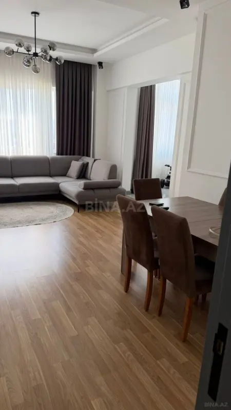 Satılır 3 otaqlı mənzil 121 m²