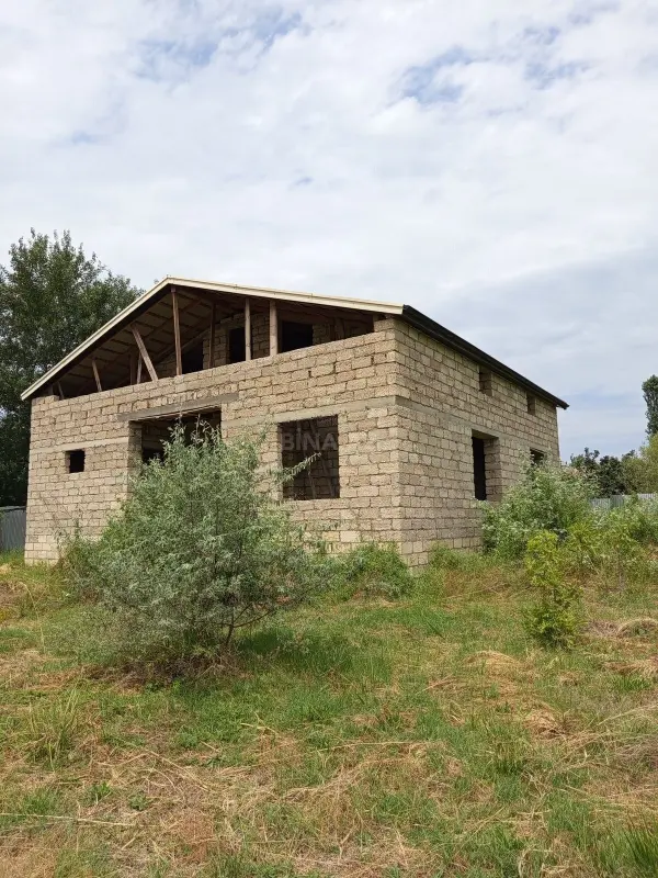 Satılır 5 otaqlı həyət evi 156 m²