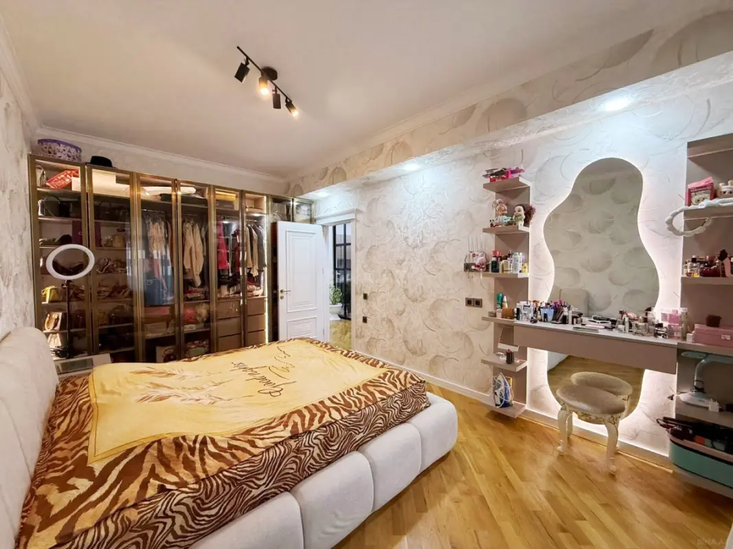 Satılır 2 otaqlı mənzil 82 m²