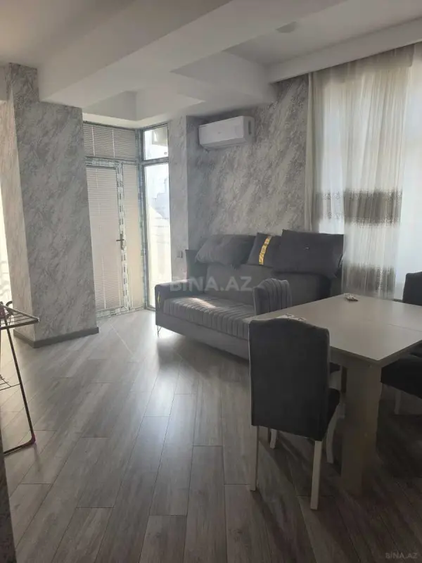 Kirayə verilir 2 otaqlı mənzil 90 m²