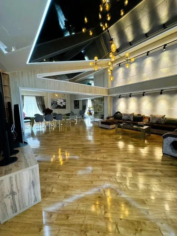 Satılır 4 otaqlı mənzil 240 m²