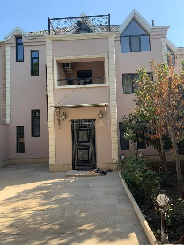 Kirayə verilir 8 otaqlı həyət evi 400 m²