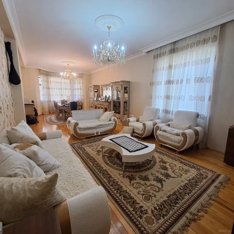 Satılır 8 otaqlı həyət evi 315 m²