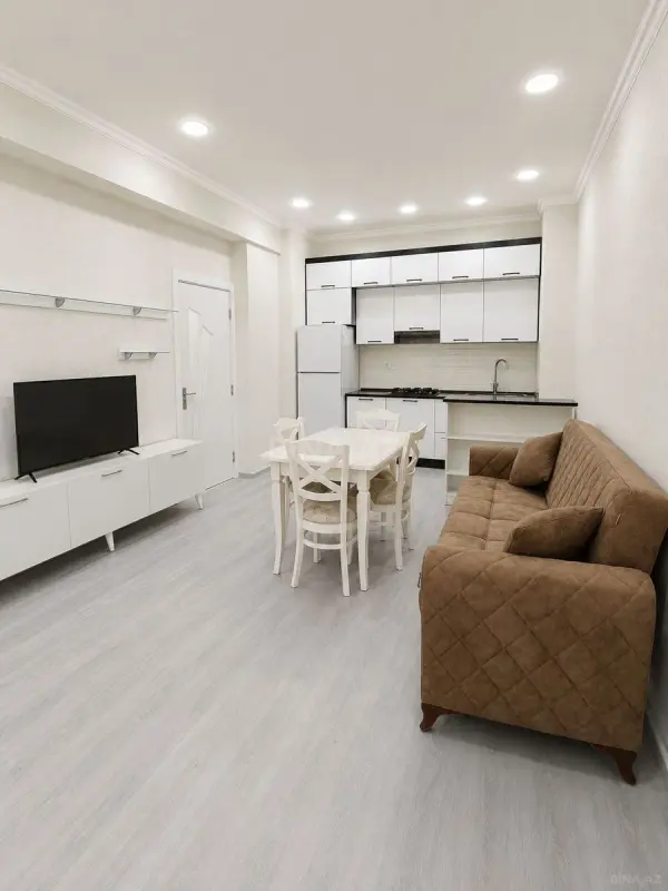 Kirayə verilir 2 otaqlı mənzil 72 m²