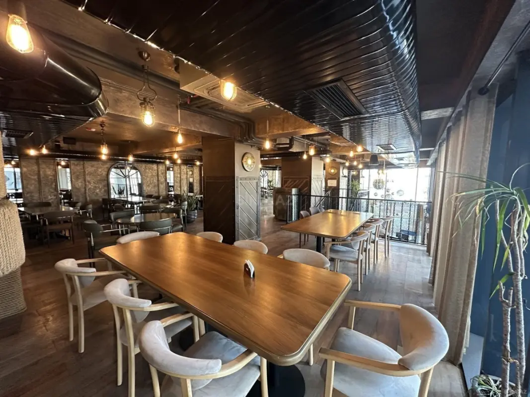 Satılır obyekt 205 m²