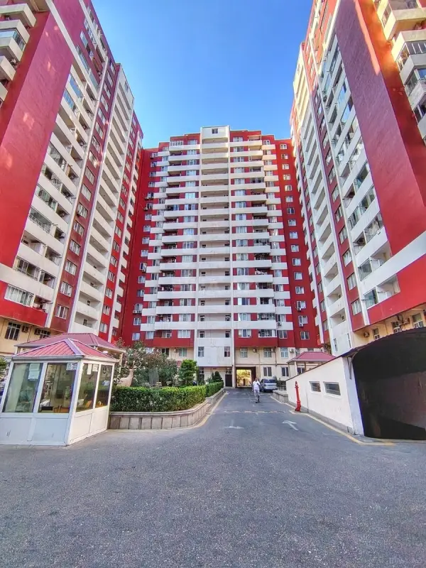 Satılır 3 otaqlı mənzil 130 m²