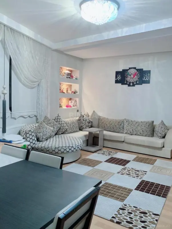 Kirayə verilir 2 otaqlı mənzil 105 m²