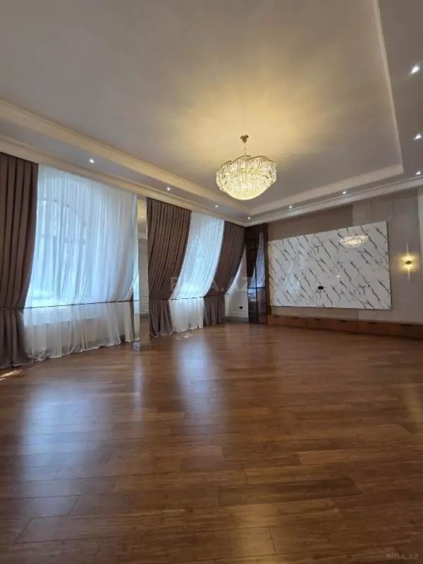 Satılır 3 otaqlı mənzil 250 m²