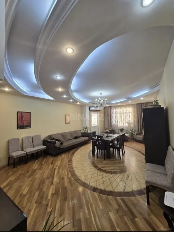 Satılır 3 otaqlı mənzil 135 m²