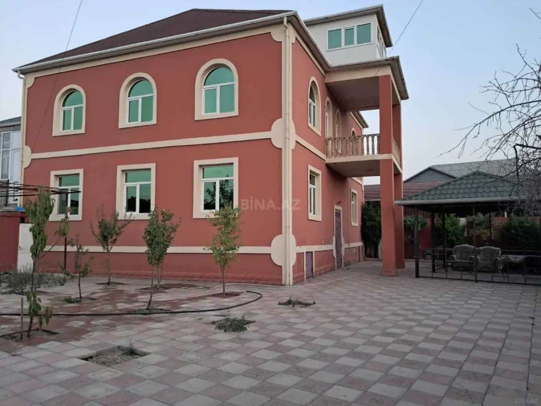 Kirayə verilir 9 otaqlı həyət evi 300 m²