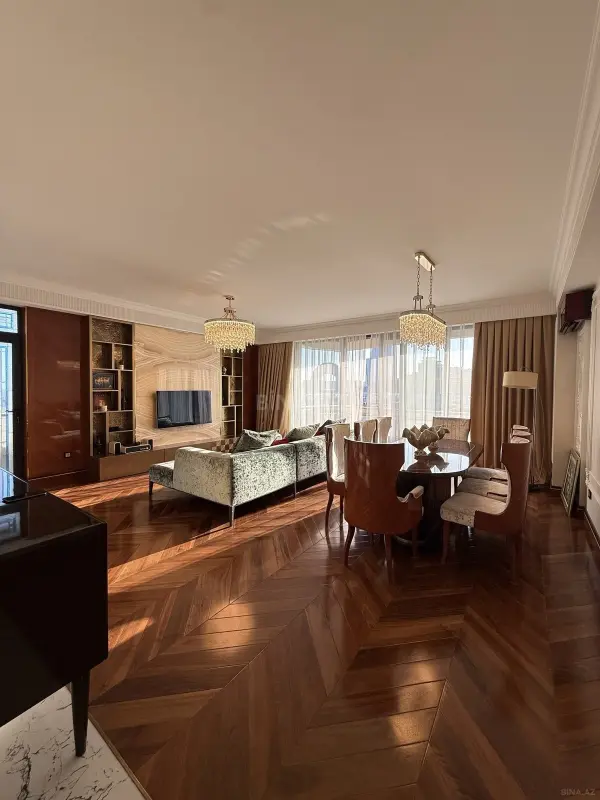Satılır 3 otaqlı mənzil 132 m²