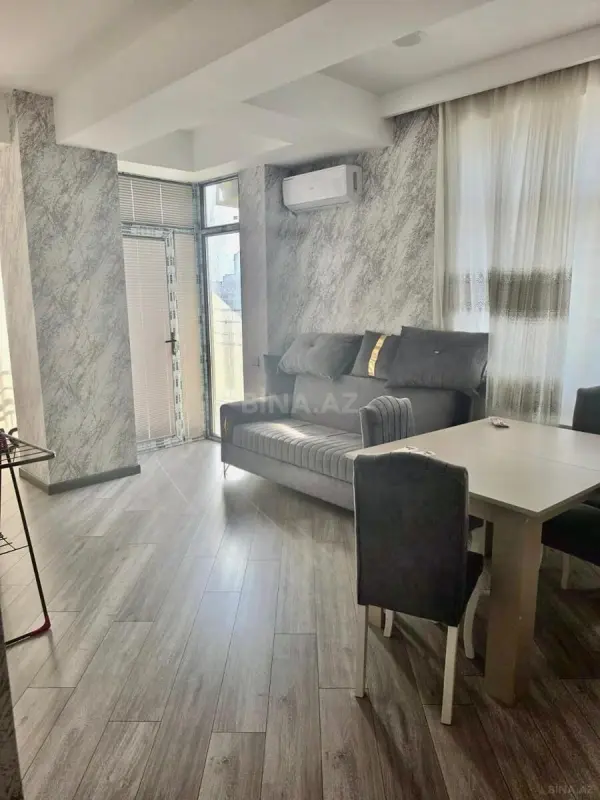 Kirayə verilir 2 otaqlı mənzil 90 m²
