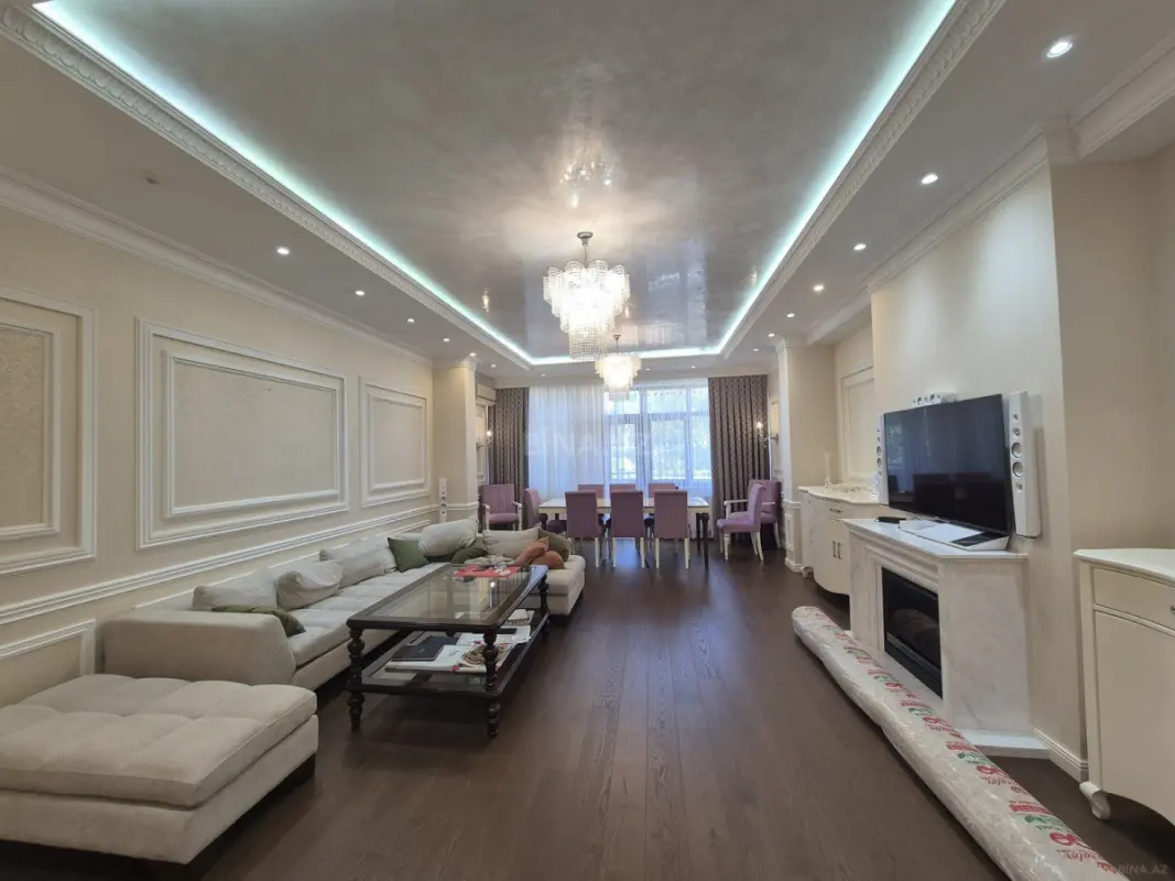 Satılır 4 otaqlı mənzil 242 m²