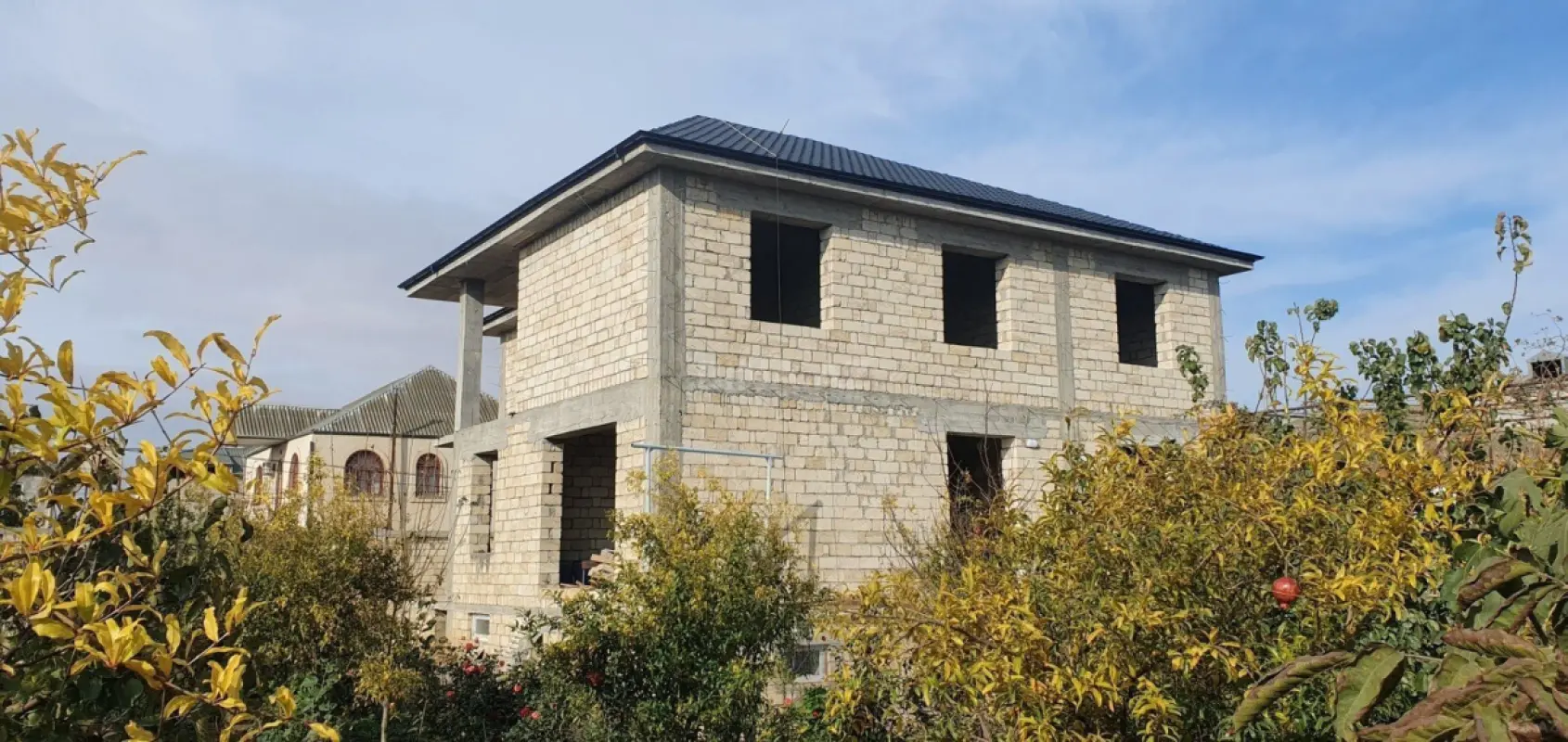 Satılır 14 otaqlı həyət evi 500 m²