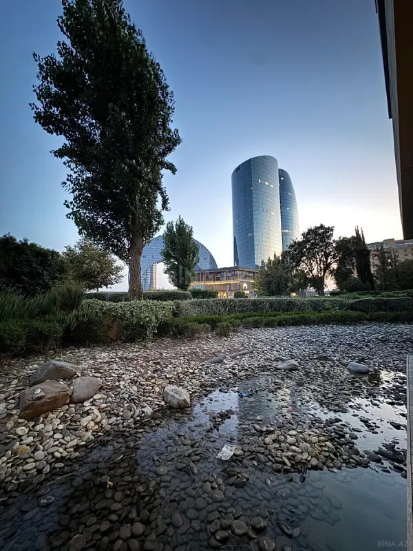 Kirayə verilir 4 otaqlı mənzil 250 m²