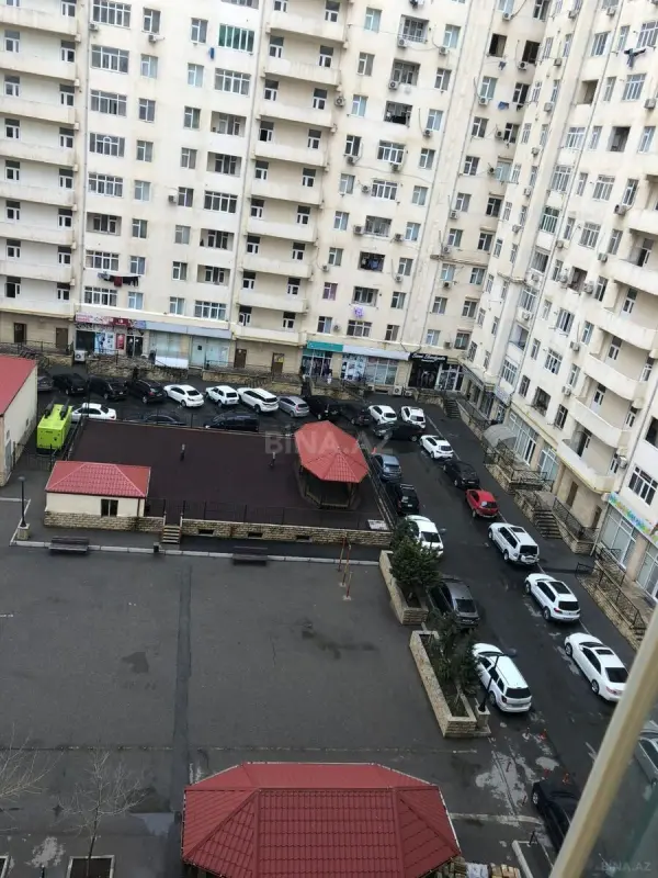 Satılır 3 otaqlı mənzil 133 m²