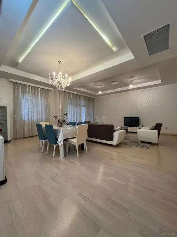 Kirayə verilir 4 otaqlı mənzil 240 m²