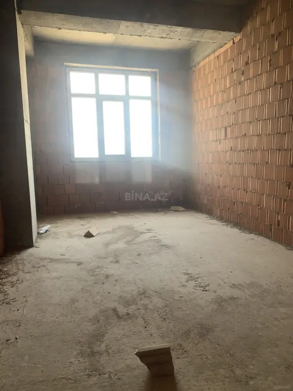 Satılır 4 otaqlı mənzil 181.2 m²