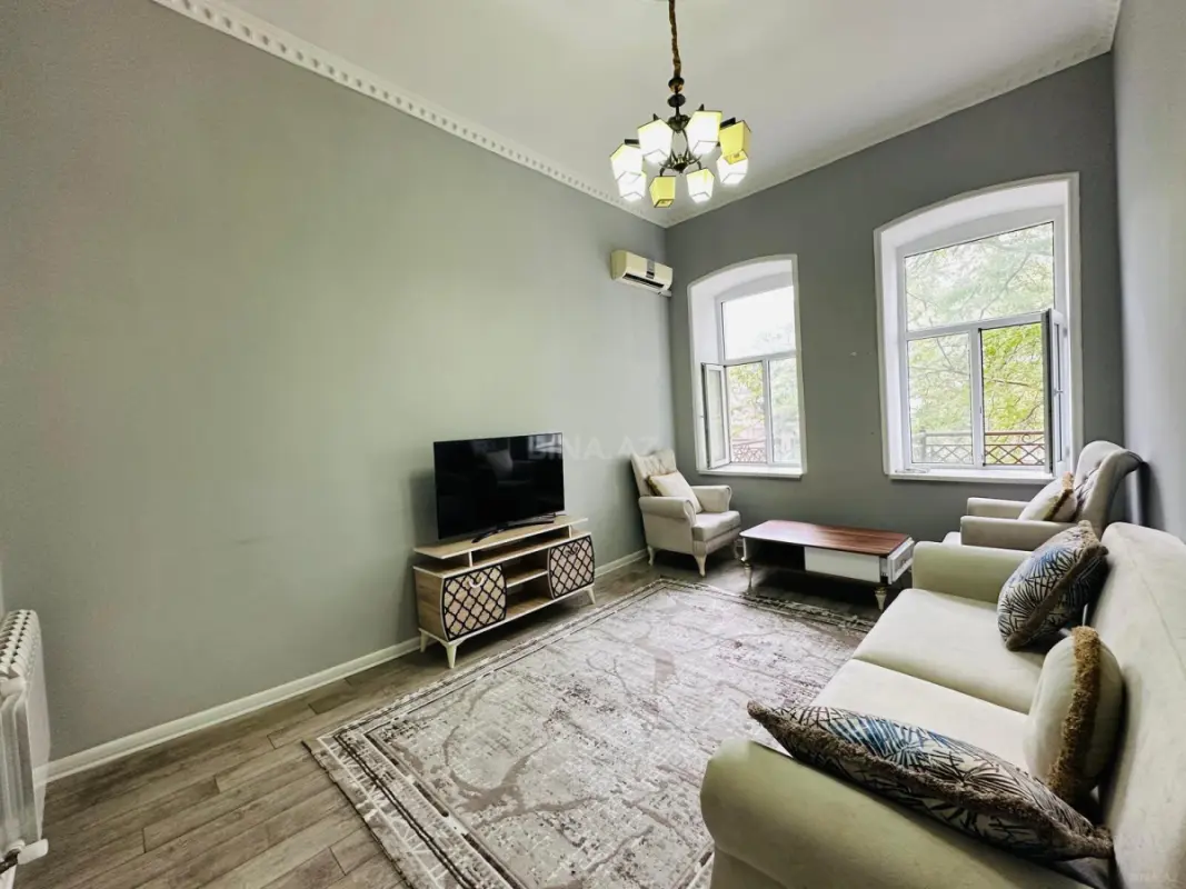 Satılır 4 otaqlı mənzil 125 m²