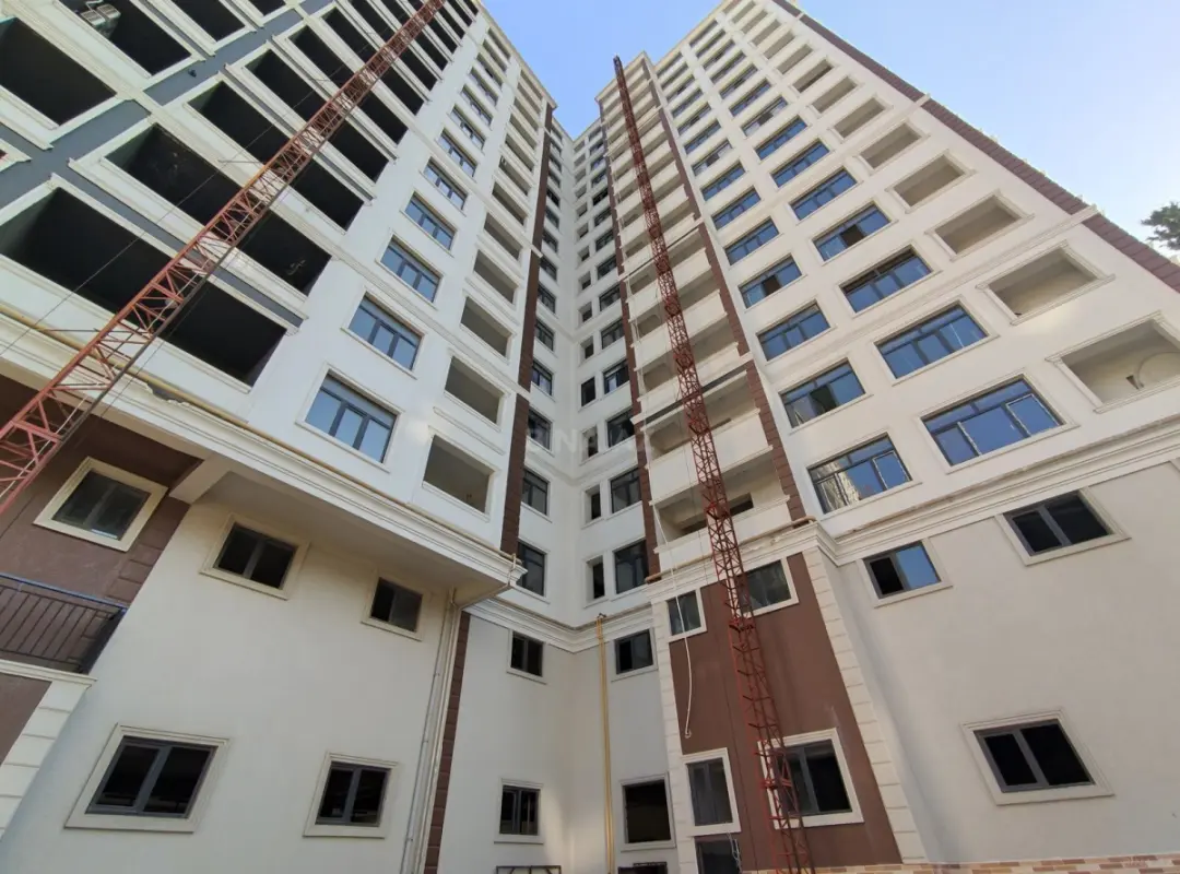 Satılır 4 otaqlı mənzil 110 m²