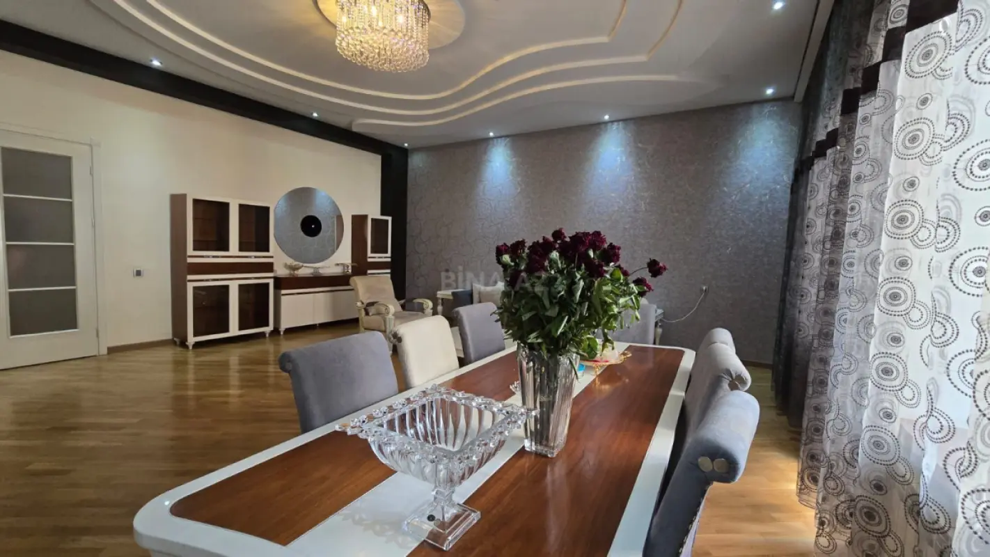 Satılır 3 otaqlı mənzil 170 m²