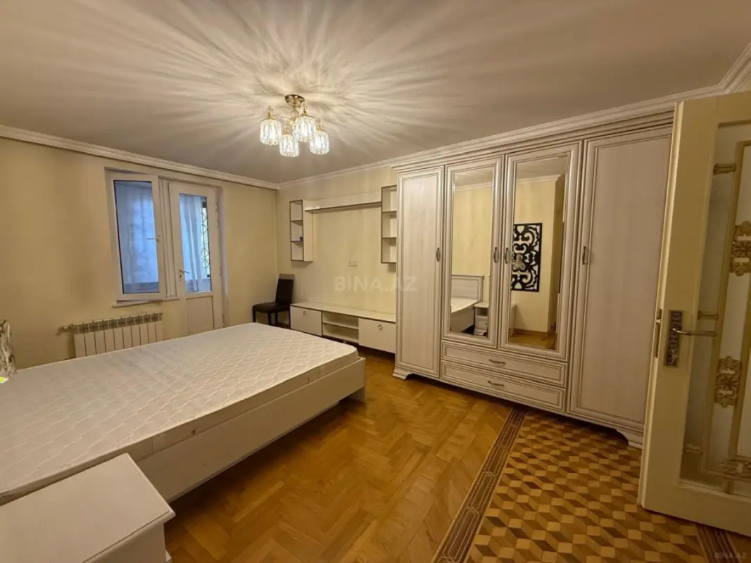 Kirayə verilir 5 otaqlı mənzil 175 m²
