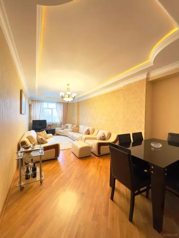 Satılır 3 otaqlı mənzil 135 m²