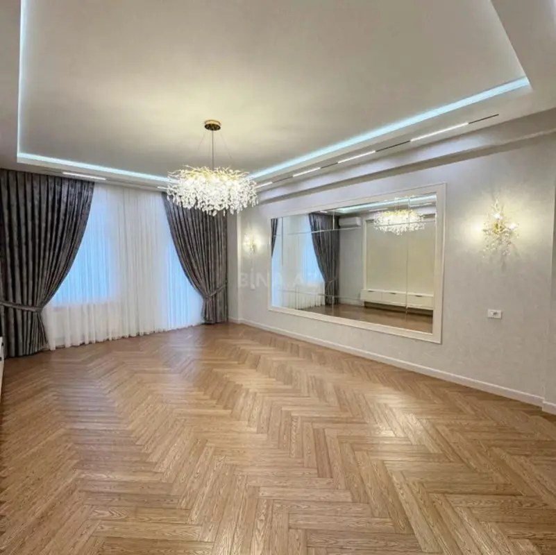 Satılır 4 otaqlı mənzil 155 m²