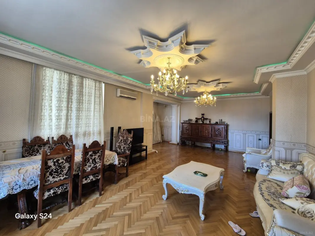 Satılır 4 otaqlı mənzil 165 m²