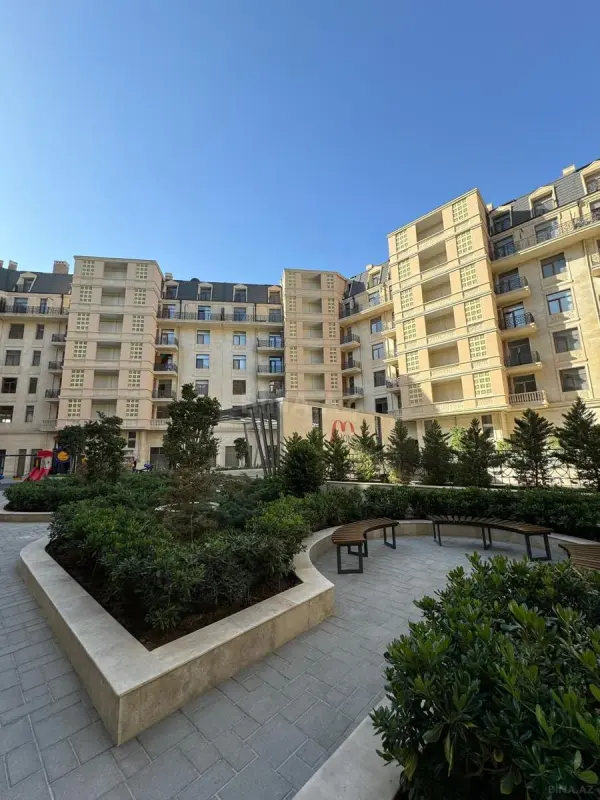 Satılır 4 otaqlı mənzil 176 m²