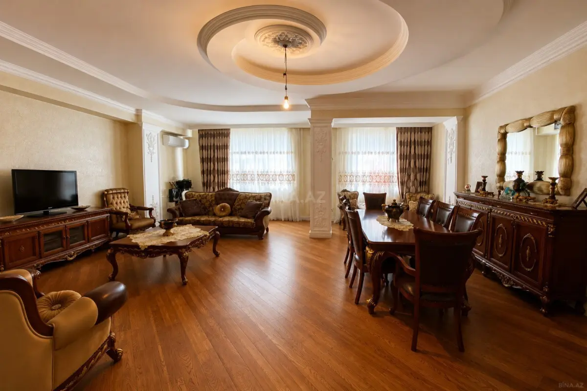 Satılır 5 otaqlı mənzil 210 m²