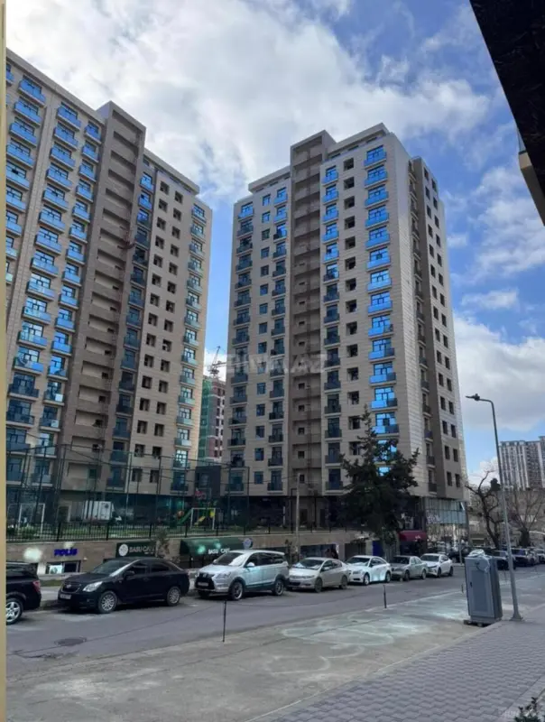 Satılır 2 otaqlı mənzil 83 m²