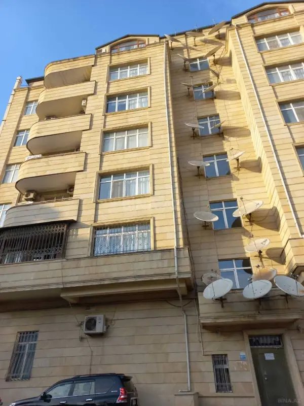 Satılır 4 otaqlı mənzil 165 m²