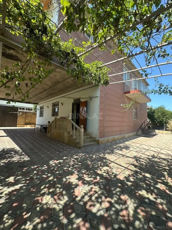Satılır 5 otaqlı həyət evi 210 m²