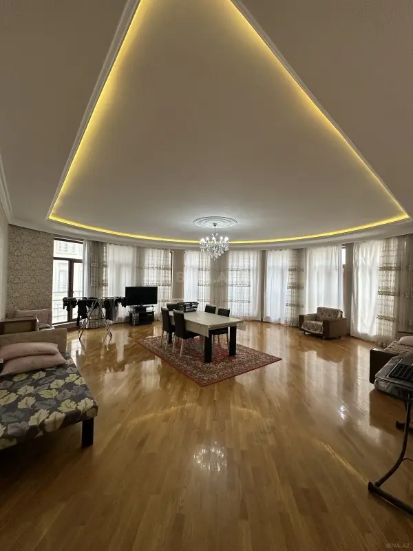 Kirayə verilir 3 otaqlı mənzil 165 m²