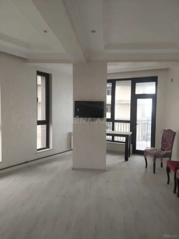 Kirayə verilir 2 otaqlı mənzil 85 m²