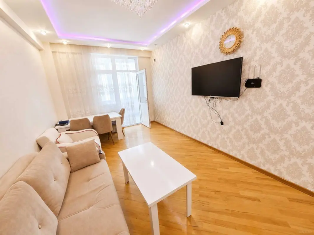 Kirayə verilir 2 otaqlı mənzil 70 m²