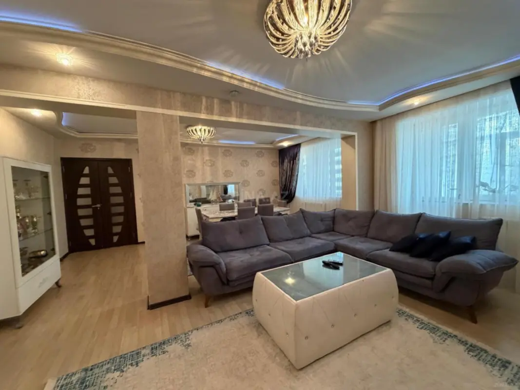 Satılır 5 otaqlı mənzil 125 m²