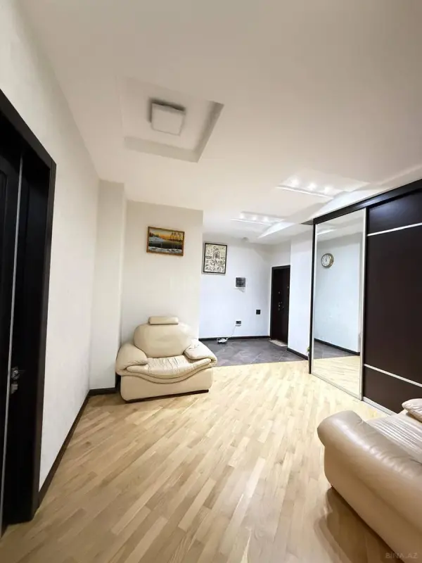 Kirayə verilir 3 otaqlı mənzil 135 m²