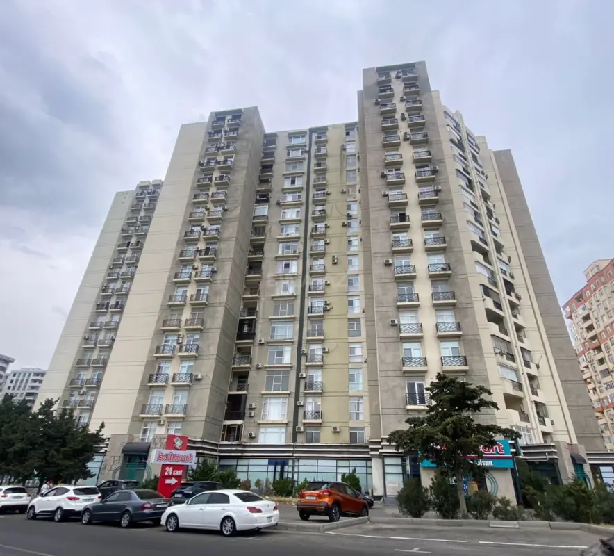 Satılır 4 otaqlı mənzil 145 m²